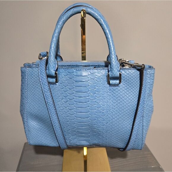 🐢 Michael Kors Kellen Embossed Leather Satchel Crossbody Sky Blue EC - Picture 3 of 17